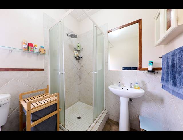 2 BEDROOM APARTMENT TO LET IN SUNNINGHILL